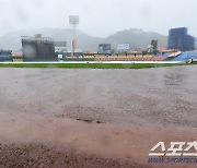 [포토] 폭우에 잠긴 한화 이글스파크