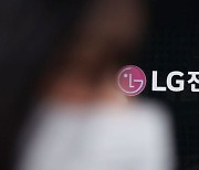 LG전자, 삼성전자 영업익 '또' 추월…하반기도 긍정적(종합)