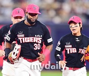 [MD포토] 소크라테스 '오늘은 수비의 핵'