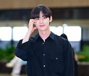 황민현 '깜찍 미소 볼하트' [사진]