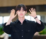 황민현, '안녕' [사진]