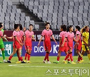 '골때녀' 출연진과 한국축구 전설들, 여자 축구대표팀 월드컵 출정 응원