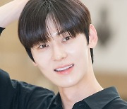 [T포토] 황민현 '나왔다, 황도피스'