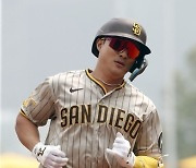 일본도 주목하는 김하성 활약 "MLB No.1 수비로 SD에 큰 기여"