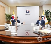 사회복지단체 간담회 하는 추경호 부총리