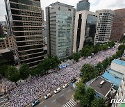 2만여 명 참석한 공무원 노동자 총궐기대회