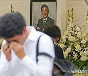 기시다 日총리 "아베 전 총리 유지인 평화헌법 개정 이어갈 것"