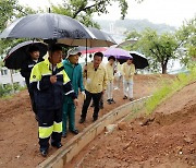 등산 중 큰돌에 맞아 10m 아래로 추락…50대 숨져