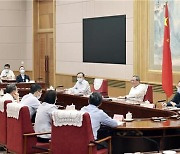 "中 경제 하방 압력 위험 직면…규제 정책 불확실성 해소해야"