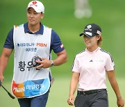 ‘슈퍼 루키’들의 뜨거운 경쟁…황유민, 김민별 꺾고 KLPGA 투어 첫 우승