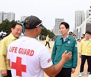 수난구조대원 애로사항 청취하는 김성호 본부장