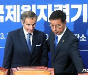 민주, 그로시 IAEA 총장 면담…"아무것도 해소 안돼"(종합)