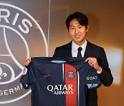 '메시 대체자' KING 이강인 PSG 韓 첫 입성 '가치 증명할 일만 남았다' 태극기 펄럭+등번호 19