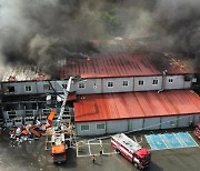 남원서 국내 최대 냉동 만두 공장 화재… 6시간 30분 만에 큰 불길 잡혀