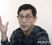 진중권, 양평고속道 백지화에 "김 여사 건드리니 '과잉반응' 나온 것"