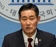 與 "사드 정상화 방해는 국민 배신"