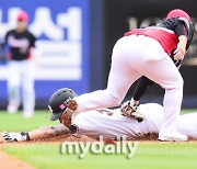 [MD포토] 김선빈 '김민혁 태그아웃은 완벽해'