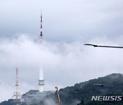 구름에 가린 남산타워