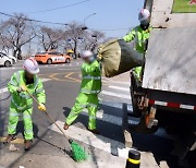 새벽 청소하던 환경미화원, 숙취운전車에 치여 ‘다리 절단’