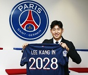 이강인 파리 입성, PSG 등번호는 19번