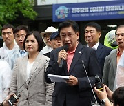 민주당 찾은 양평군민 "IC 있는 고속道 추진 막지 말라"