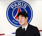 [오피셜] PSG 입단한 이강인…5년 계약+등번호 19번 "볼을 잘 다루는 미드필더"