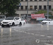 소나기 내리는 서울