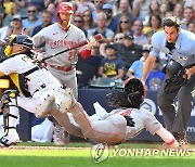 MLB 신시내티 데 라 크루스, 한 이닝에 '3도루' 진기록