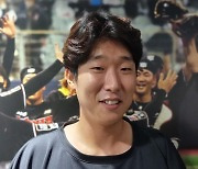 인터뷰하는 이호연