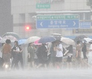 전국 '돌풍·천둥·번개' 동반 강한 비...최대 100㎜ 이상 '물폭탄'