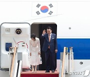 윤석열 대통령. 리투아니아·폴란드 순방 위해 출국