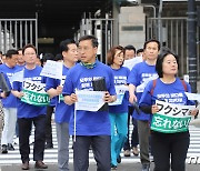 일본서 후쿠시마 오염수 해양 투기 저지 시위 하는 의원들