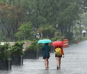 ‘초복’ 전국 강한 비…낮 최고기온 32도 무더위