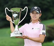 황유민, 연장 끝에 KLPGA 첫 우승…김민별·방신실 제치고 신인상 포인트 1위로