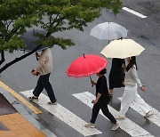 전국 천둥·번개 동반한 강한 비…일부 지역 폭염특보