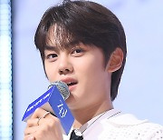 김규빈 “엑소 컴백=제베원 데뷔? 영광…만나면 사인 부탁드리고 싶다”