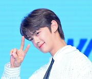 [T포토] 김규빈 '훈내 진동하는 포즈'