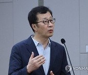 정당 개혁 대토론회에서 발언하는 천호선 노무현재단 이사