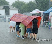 [날씨] 비에 무더위까지 가세한 '초복'…수도권 120㎜ 이상 비