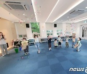 [놀이로 배운다①]부산시 "미래형 놀이터 '들락날락'에서 꿈 키운다"