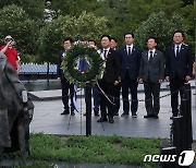 김기현 대표, 워싱턴DC 한국전 참전비 참배