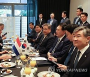 尹, 네덜란드 총리 만나 반도체 공급망 논의… "정부 차원에서 지원"