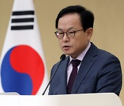 [사설]연봉상한 폐지·승진기간 단축… 공직사회 개혁 이걸로 될까