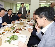 “안심하고 드세요”…경남도, 수산물 소비 촉진 행사