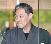 "연예인 폭로 협박, 수억 받아"…'가세연' 김용호 경찰 조사