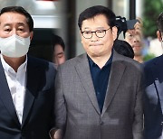 '돈봉투 의혹' 재판절차 개시…송영길 향한 수사도 속도