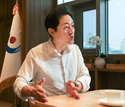 “가끔 ‘수박’·‘숨은 좌파’ 소리 들어… 그래도 흔들리지 않는다”