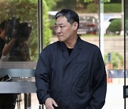 "폭로 무마 대가 달라" 연예인 협박 의혹···김용호, 경찰 조사