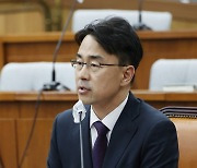 인사청문회서 인사말 하는 권영준 대법관 후보자