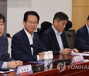 與 "오염수 반대 단체, 광우병 대책위와 인적구성 사실상 같아"